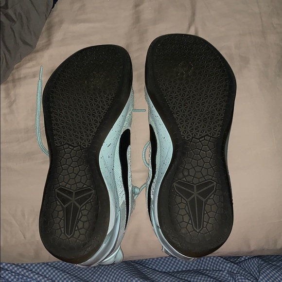 - Kobe 10 AD Igloo - Picture 3 of 4